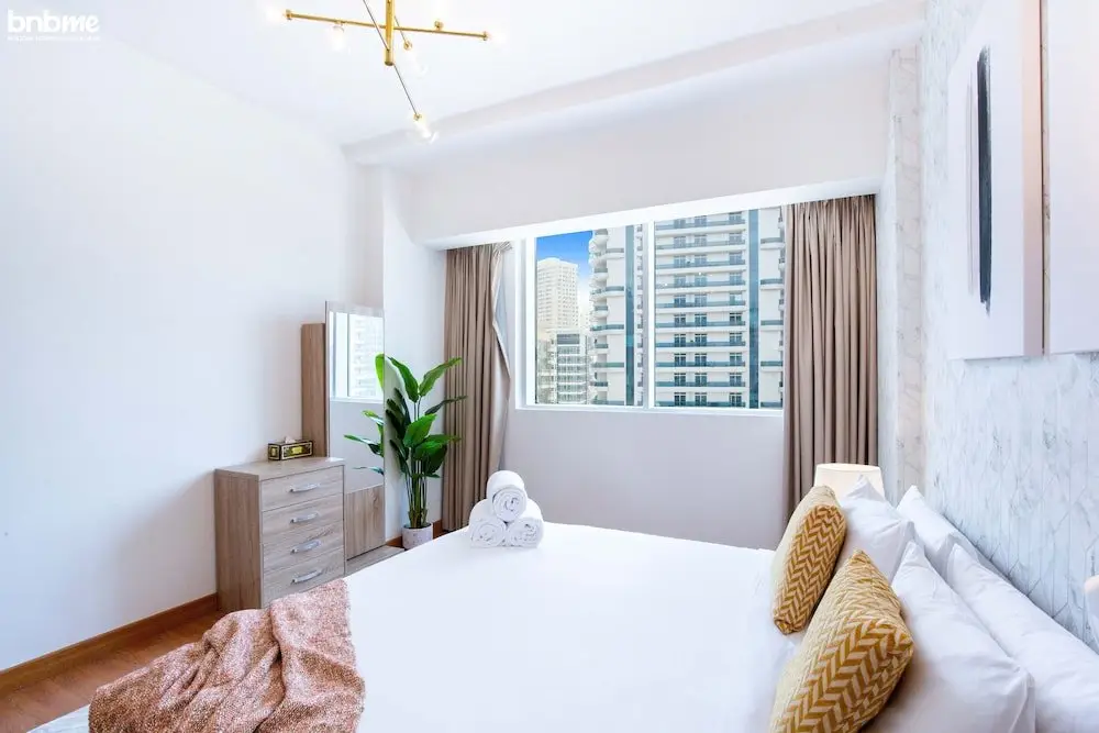 Дубай: 1B-Damac Waves-B67 by bnbme homes