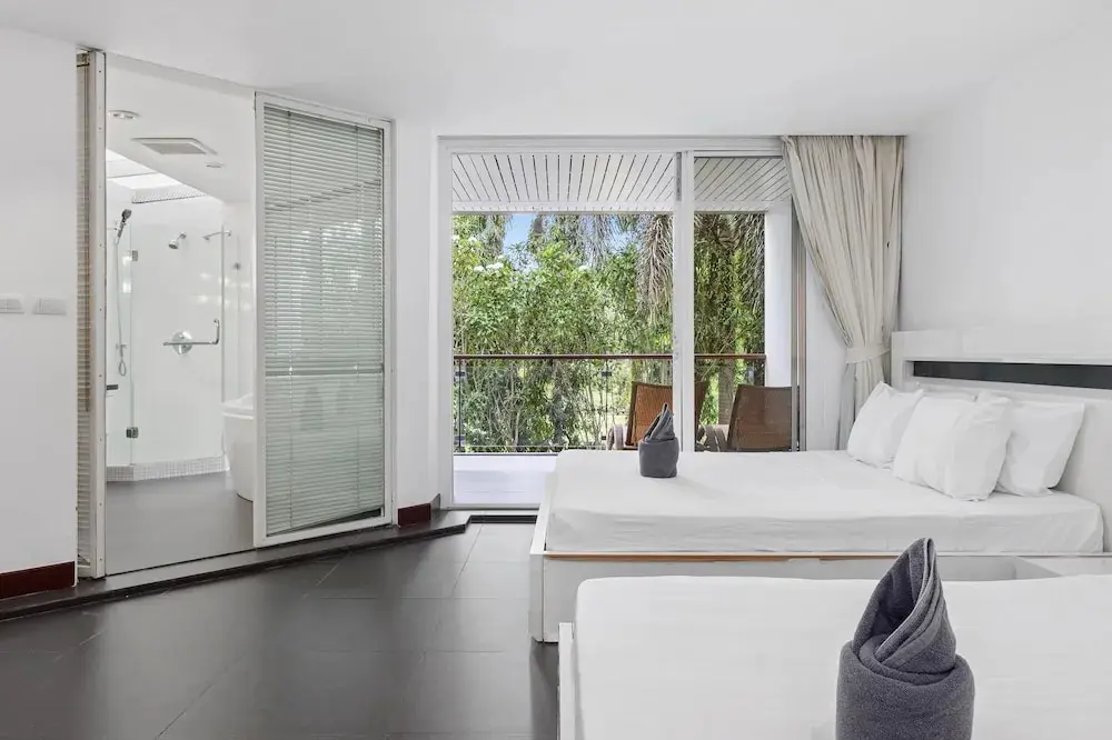 Кату: 4 bedroom pool villa. 7kms to Patong