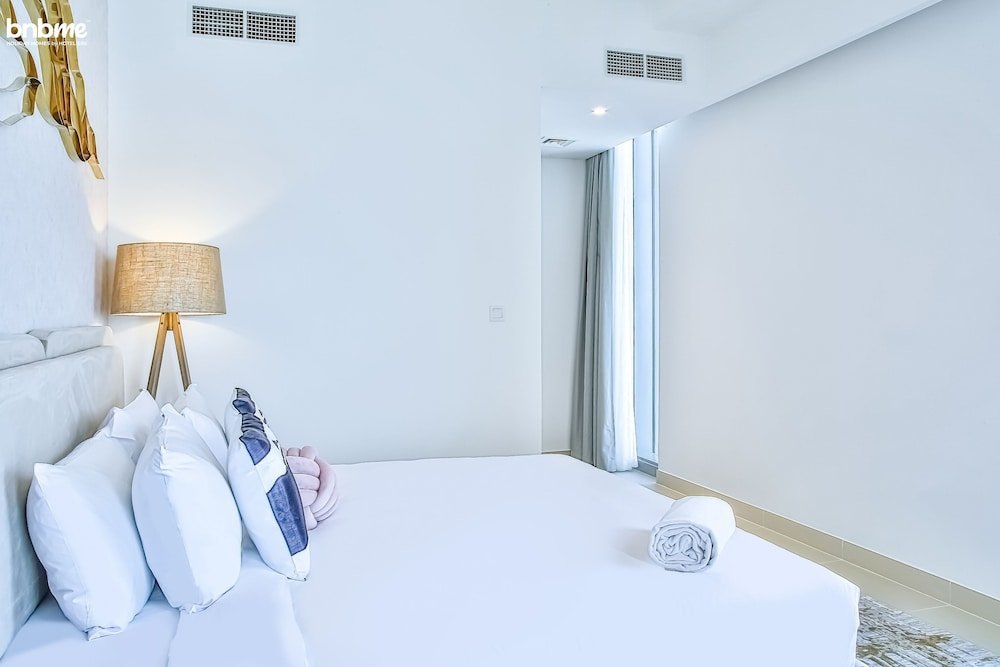 Дубай: 2B-5242 Emaar-2607 de către casele bnbme