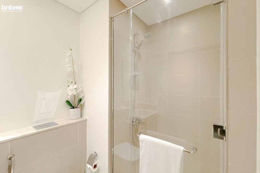 Дубай: 2B-5242 Emaar-2607 de către casele bnbme