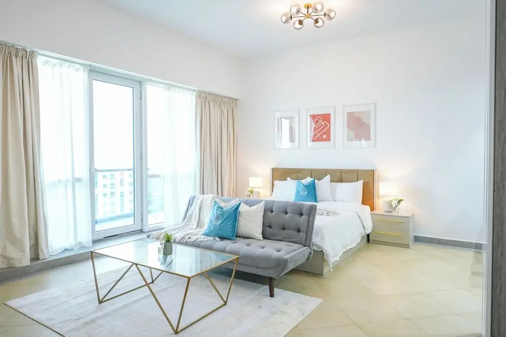 Yogi - Serene Romance in a Stylish Studio with City Views — фото 1