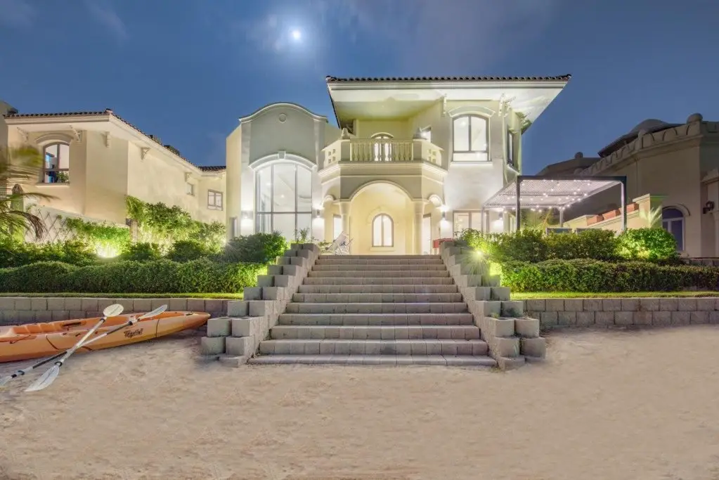 Дубай: Fabulous Beachfront Palm Villa | Private Pool