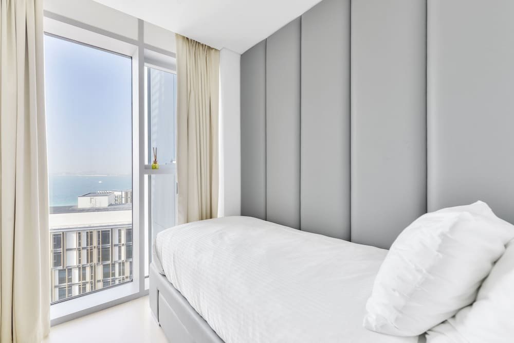 Дубай: Premium 2 plus1BR condo Bluewater Island