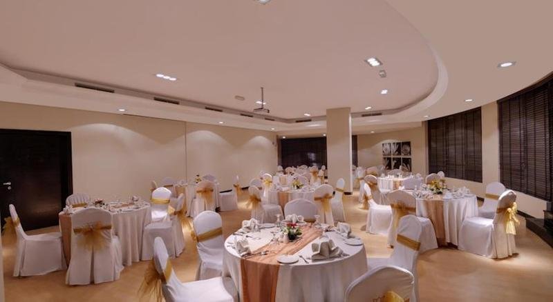 Дубай: Lotus Hotel Apartments & Spa - Marina
