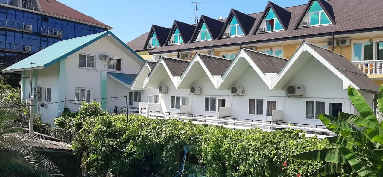 Адлер: Guest House AIS