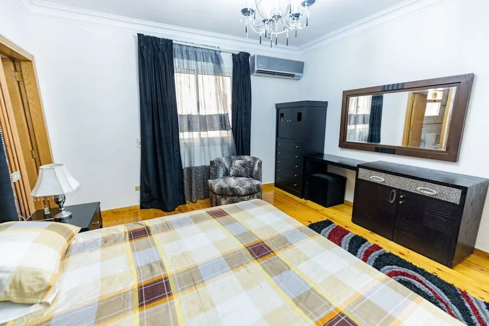 Каир: Oak Orchid Opulent 2 BR Apartment with Walk-in Closet