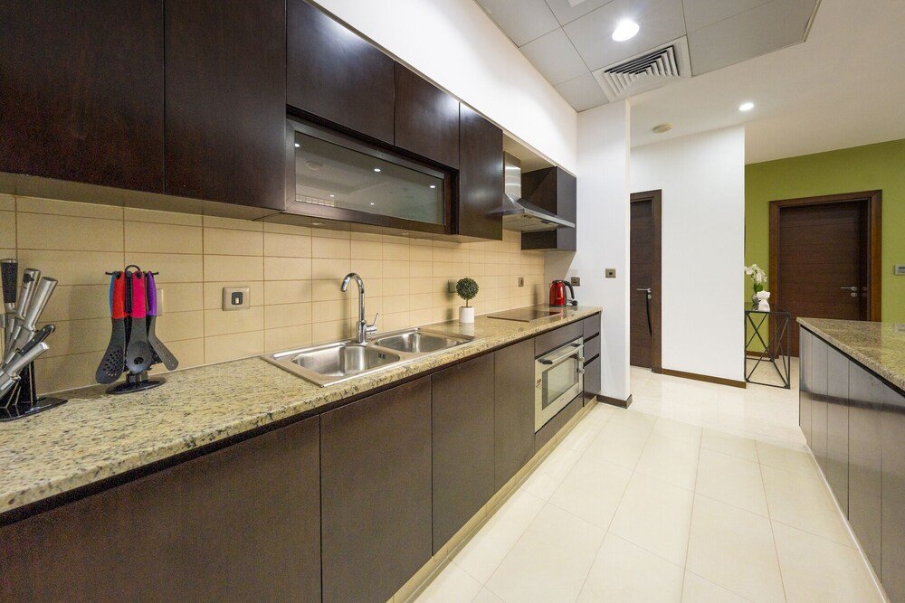Modern beachfront 1BR apartment — фото 1