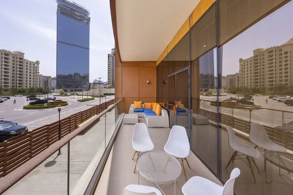 Дубай: Modern beachfront 1BR apartment