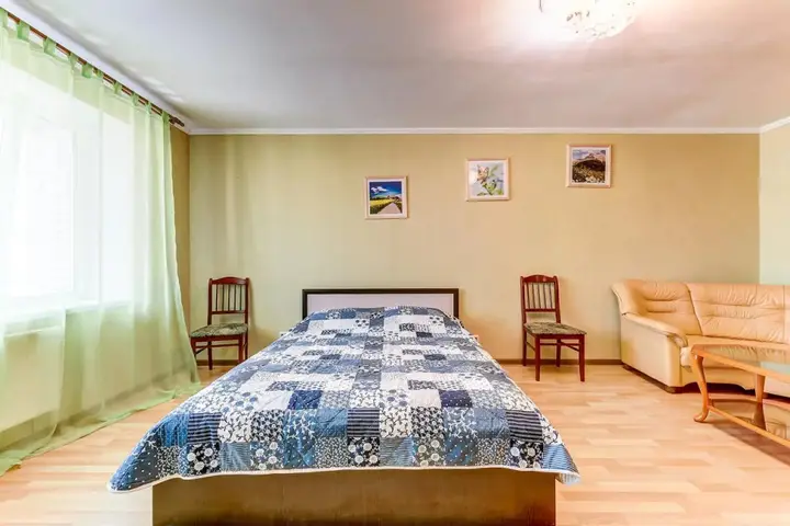 Санкт-Петербург: Паруса на улице Гаккелевская