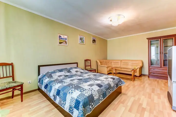 Санкт-Петербург: Паруса на улице Гаккелевская