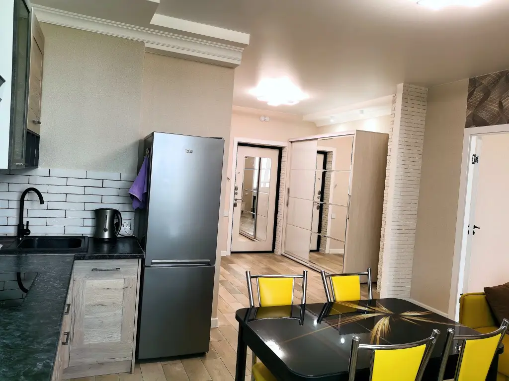 Волгоград: Квартира 9 Ночей на Пархоменко 8а