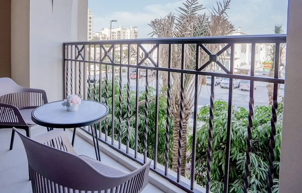 Дубай: Aya - Modern 1BR Apartment with Balcony in Rahaal 2