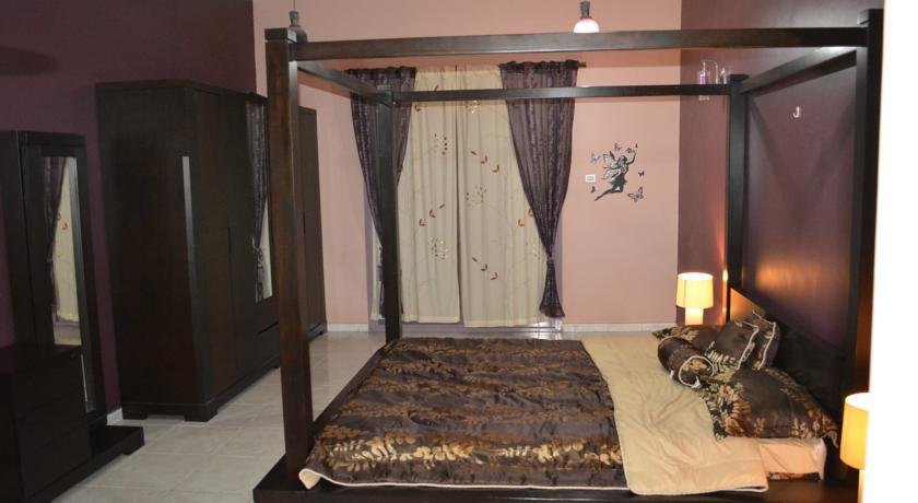 Дубай: Master Bedroom Al Nokhtha Street