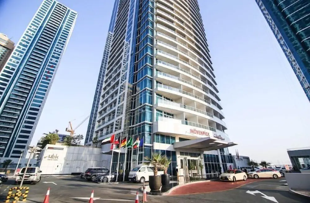 Дубай: Cosmos Living Laguna MovenPick Near Mari