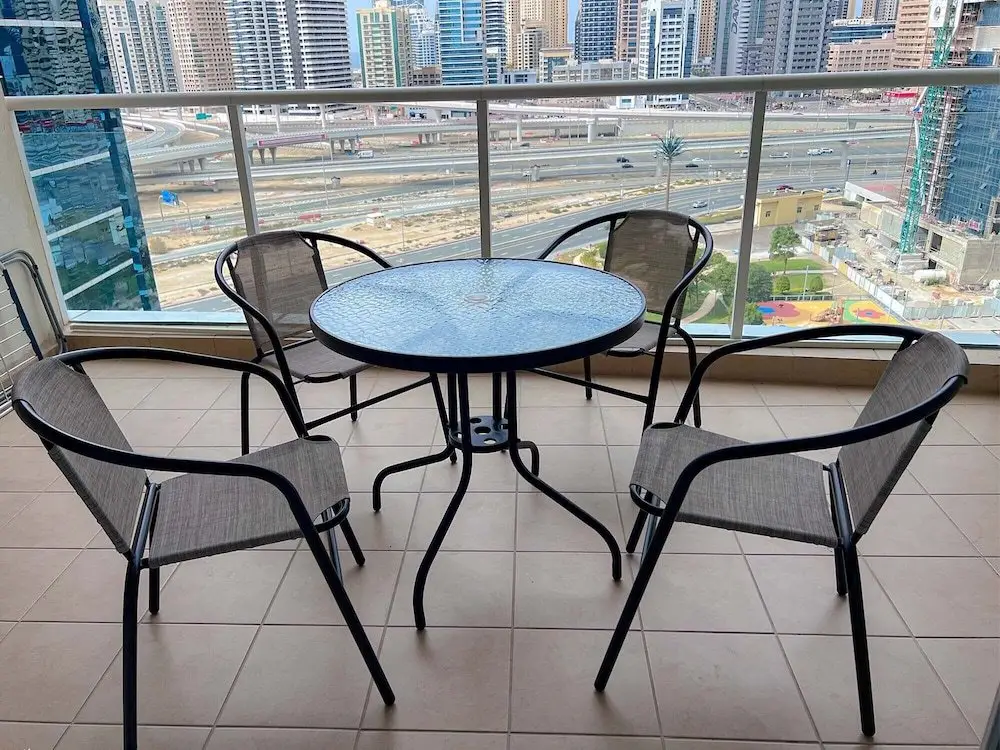 Дубай: Cosmos Living Laguna MovenPick Near Mari