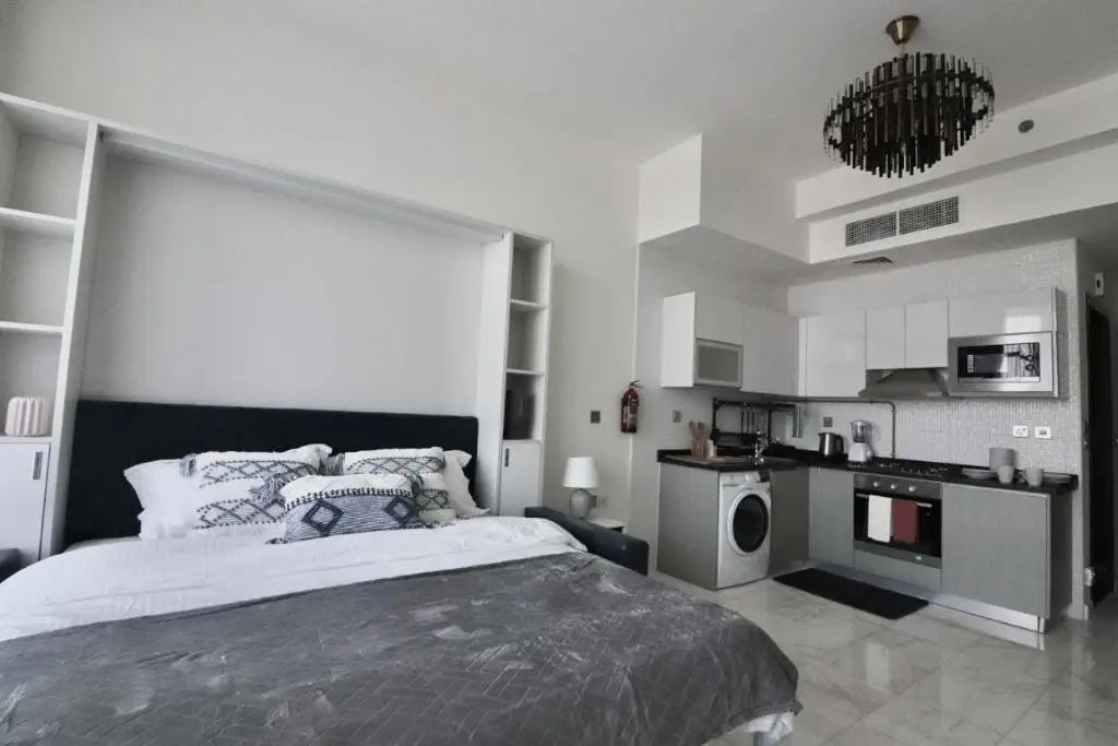 Дубай: Brand New Studio Apartment with Balcony
