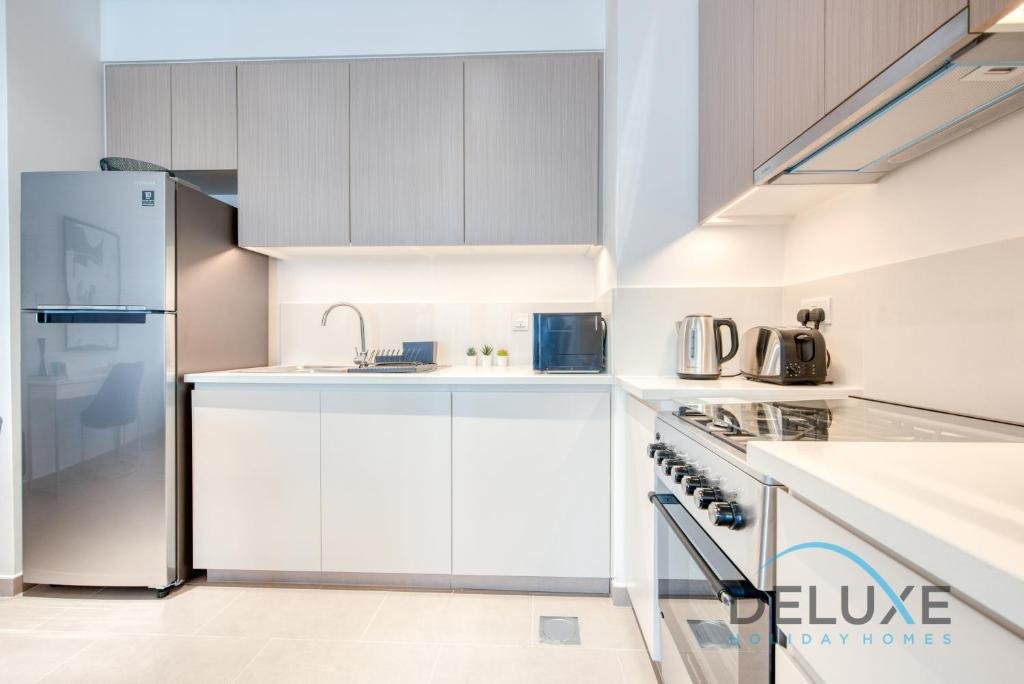 Дубай: Endearing 1BR at Park Heights II Dubai Hills by Deluxe Holiday Homes