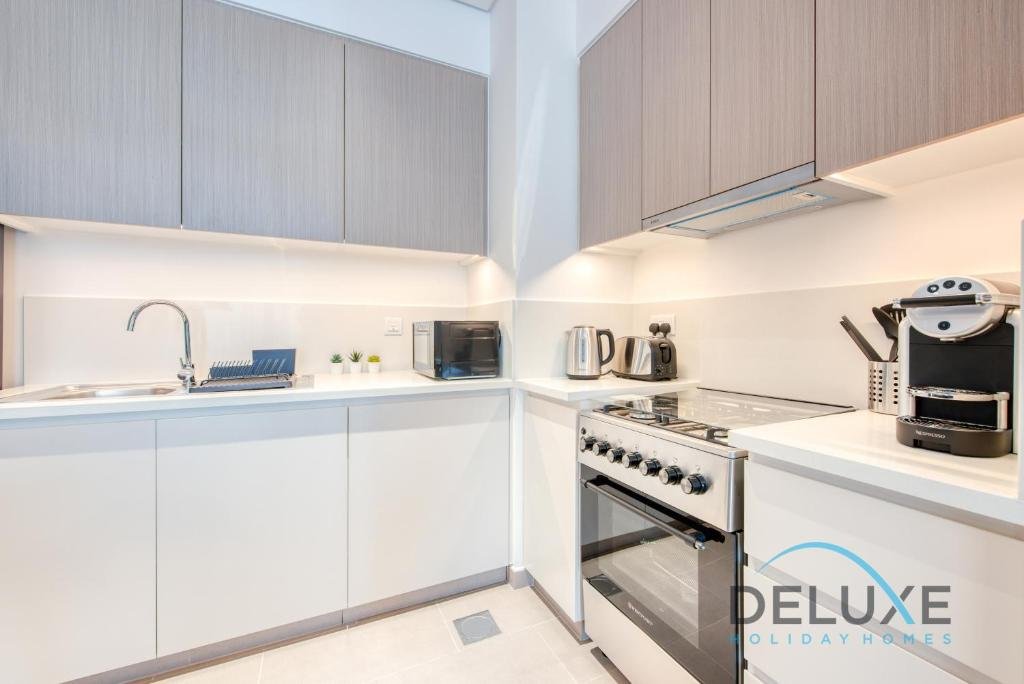 Дубай: Endearing 1BR at Park Heights II Dubai Hills by Deluxe Holiday Homes