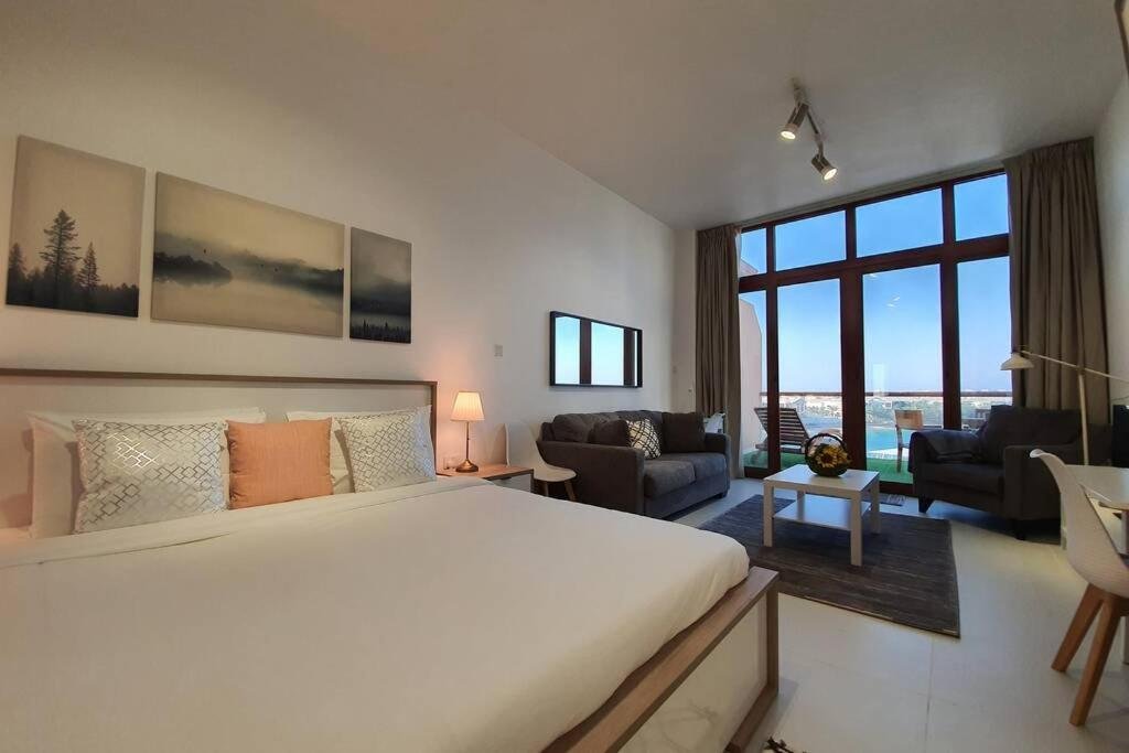 Unified Vacation Homes-Deluxe Sea View Studio-Balcony-Parking-11 — фото 1