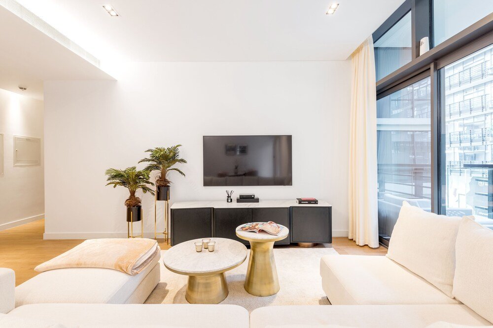 Deluxe Roomy 2Plus1br Apt In City Walk — фото 1
