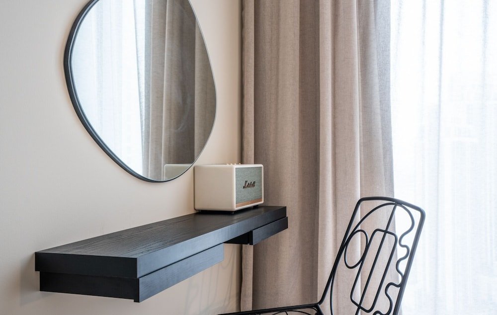 Aya - Elegant 1BR Apartment With Balcony and Creek Views — фото 1