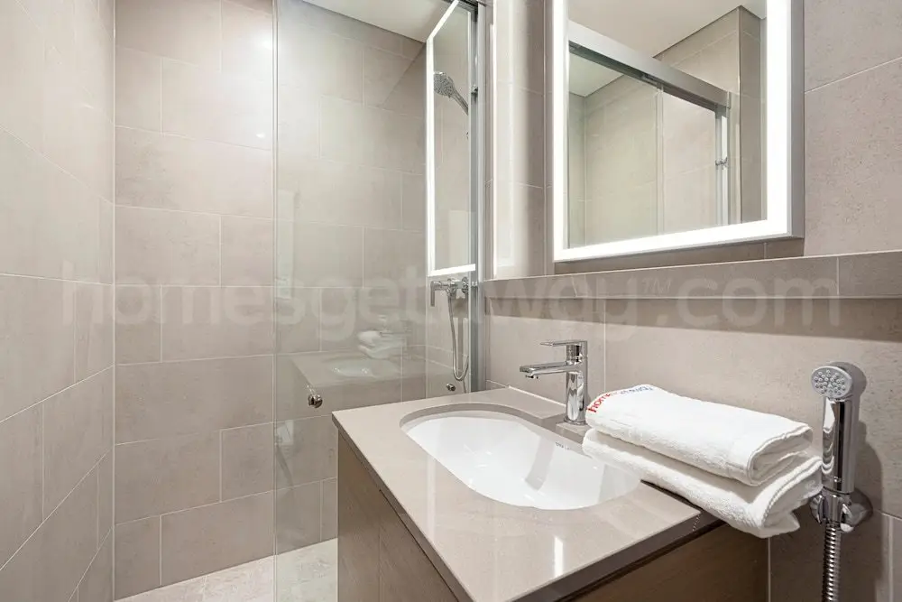 Дубай: HomesGetaway-Cozy 1BR Apt in Sobha Waves