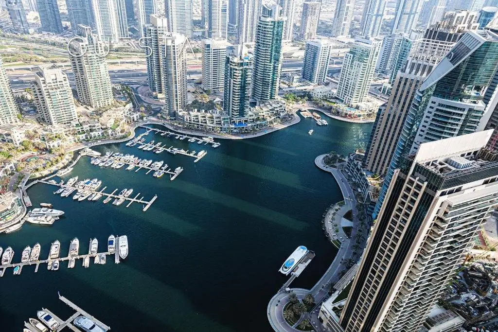 Дубай: Cayan Tower, Dubai Marina