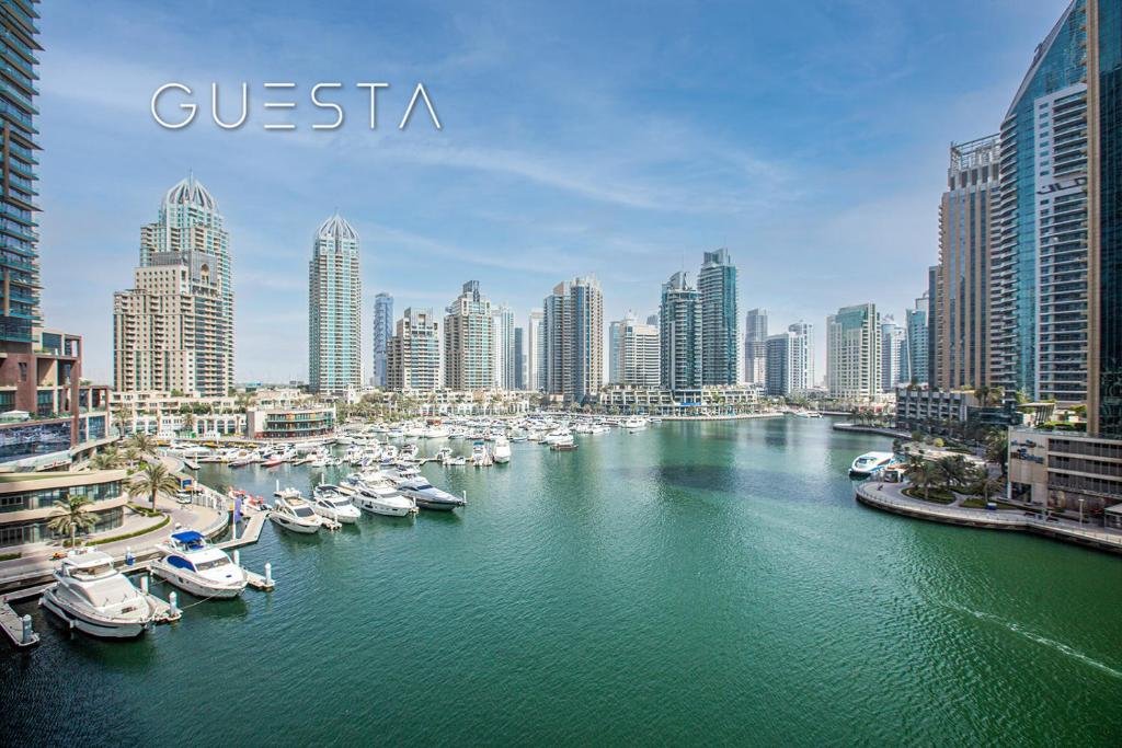 Cayan Tower, Dubai Marina — фото 1