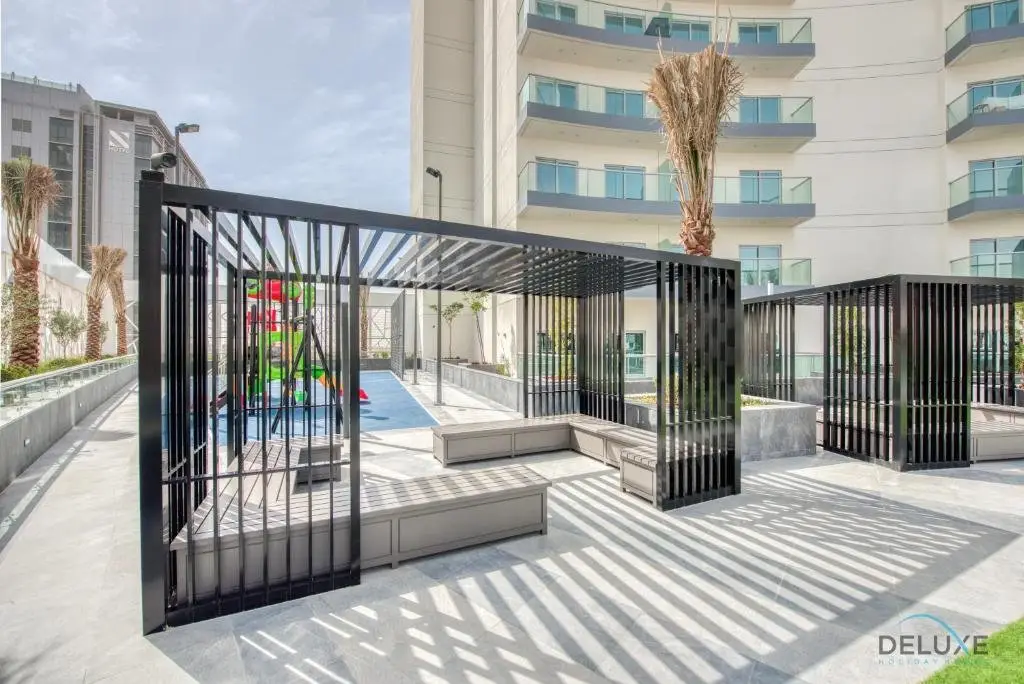 Дубай: Gleeful 1BR in Bella Rose Al Barsha South by Deluxe Holiday Homes