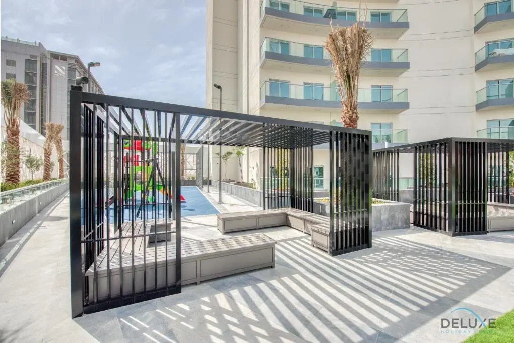 Дубай: Gleeful 1BR in Bella Rose Al Barsha South by Deluxe Holiday Homes