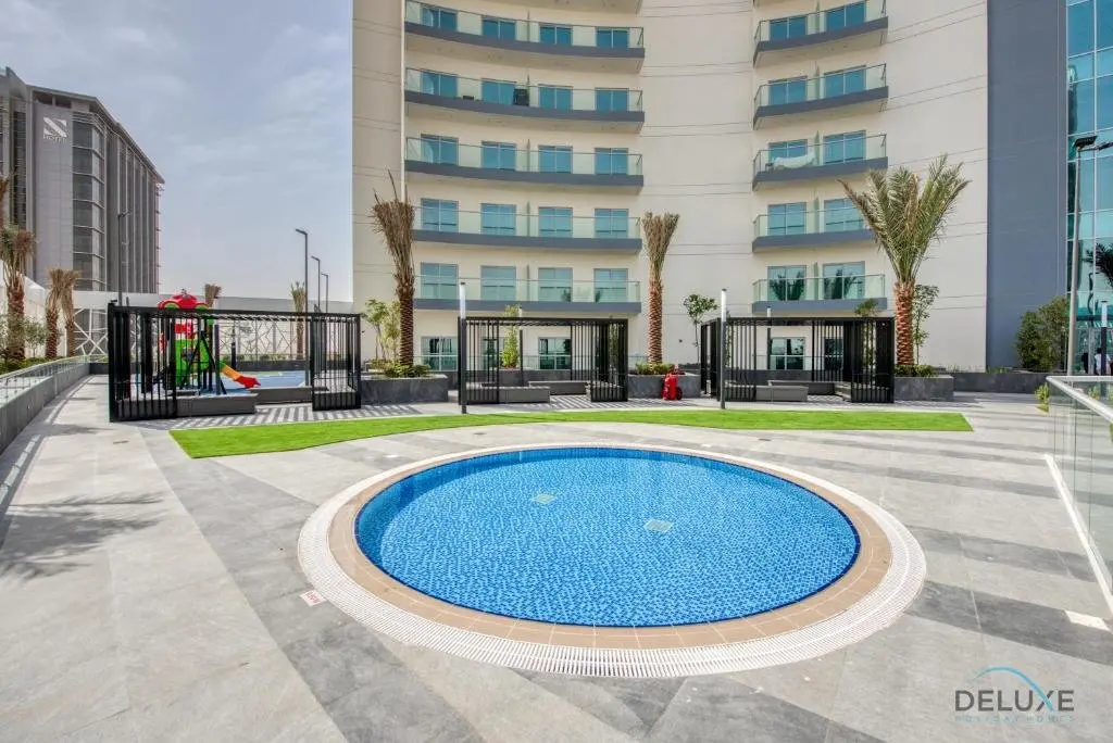 Дубай: Gleeful 1BR in Bella Rose Al Barsha South by Deluxe Holiday Homes