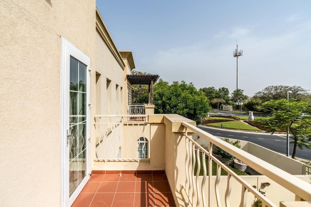 Дубай: Luxe Springs Villa For 6 Private Garden Balcony