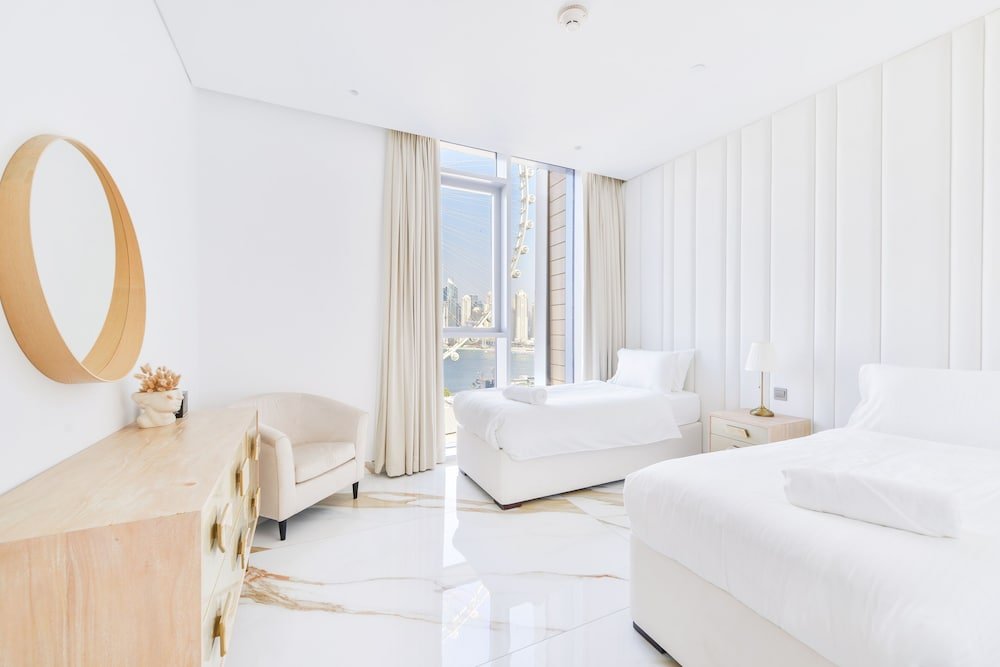 Дубай: Lavish & Equipped 2 BR Facing Ain Dubai