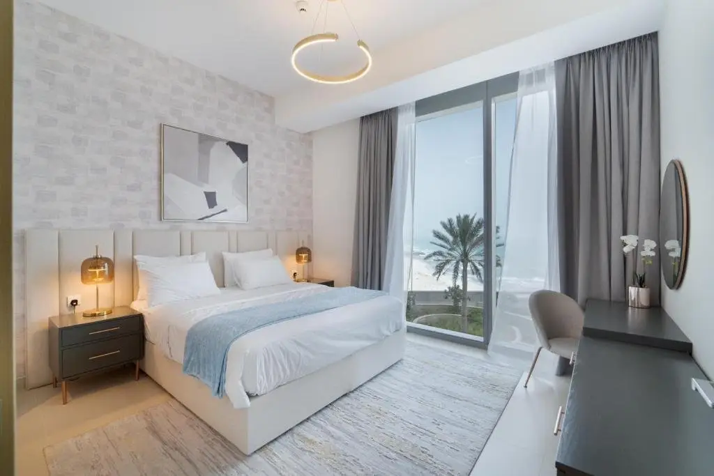Дубай: Luxurious Apartments Dubai Marina Views - Pool & Gym by Sojo Stays