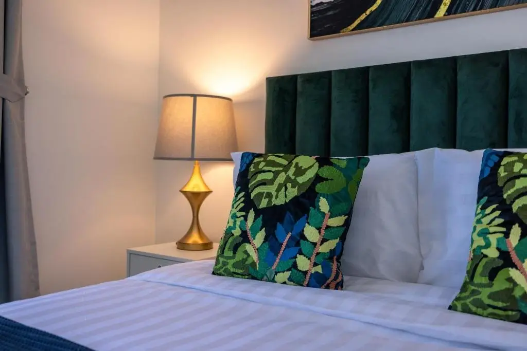Дубай: Luxurious Apartments Dubai Marina Views - Pool & Gym by Sojo Stays
