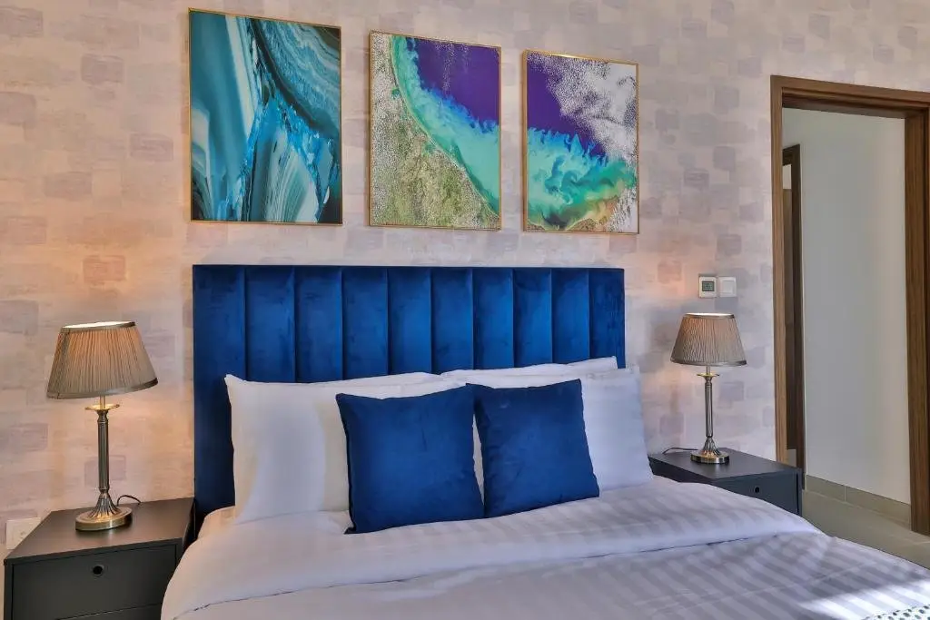 Дубай: Luxurious Apartments Dubai Marina Views - Pool & Gym by Sojo Stays