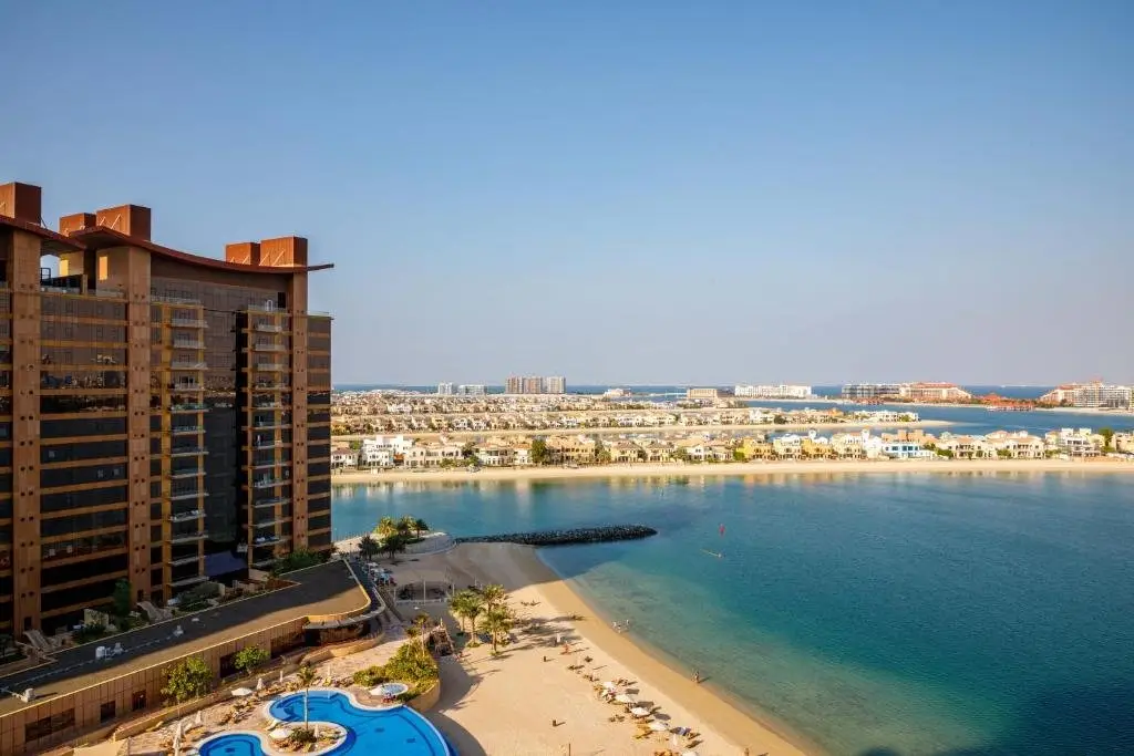 Maison Privee - Spacious Apt on Palm Jumeirah w Sea Views and Premium Facilities Access — фото 1