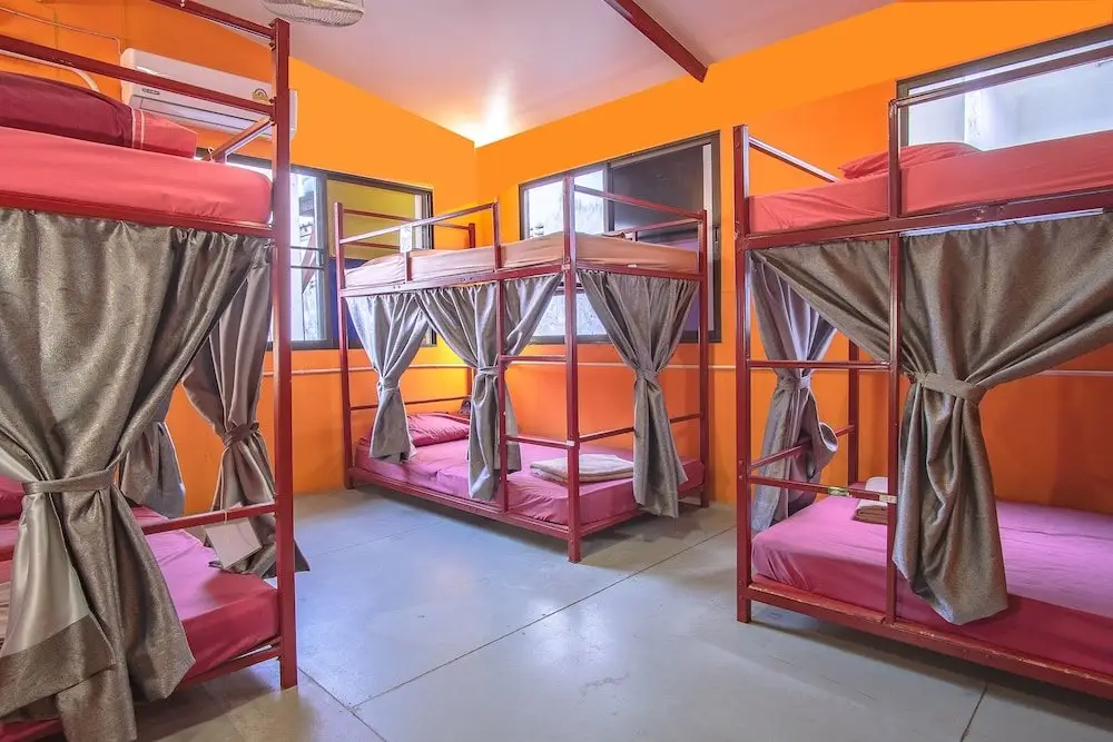 Муанг: I Hostel Phuket