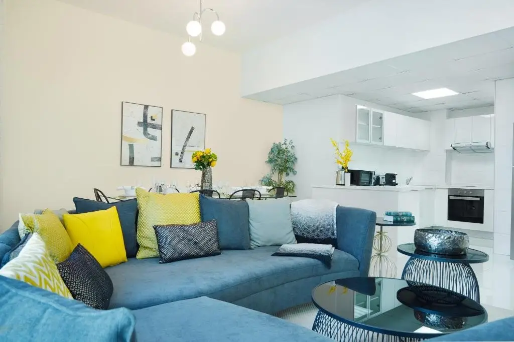 Дубай: Maison Privee - Beautiful Chic Apt w Full Marina Views Next to the Beach