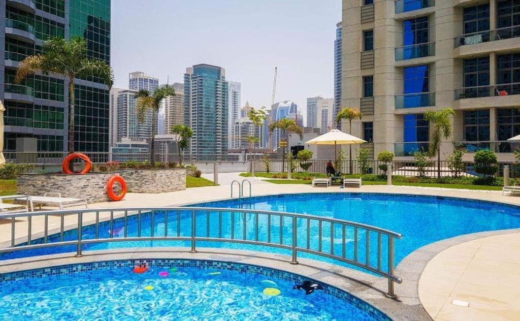 Дубай: Maison Privee - Beautiful Chic Apt w Full Marina Views Next to the Beach
