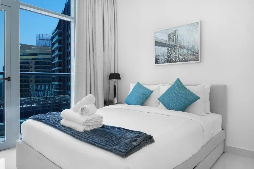 Дубай: Maison Privee - Beautiful Chic Apt w Full Marina Views Next to the Beach