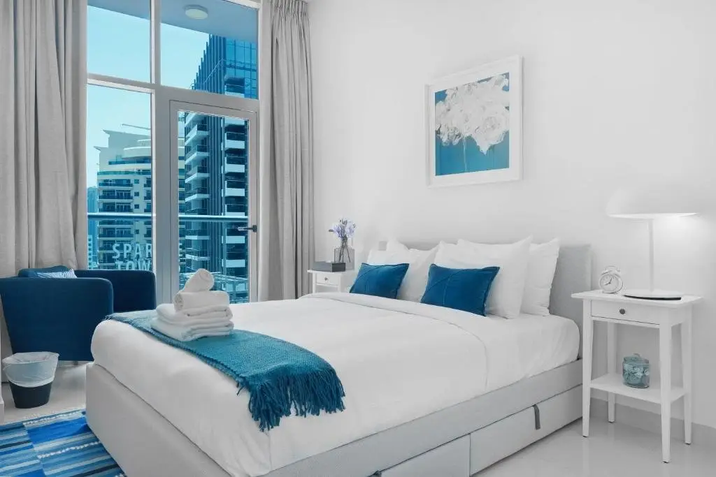 Дубай: Maison Privee - Beautiful Chic Apt w Full Marina Views Next to the Beach