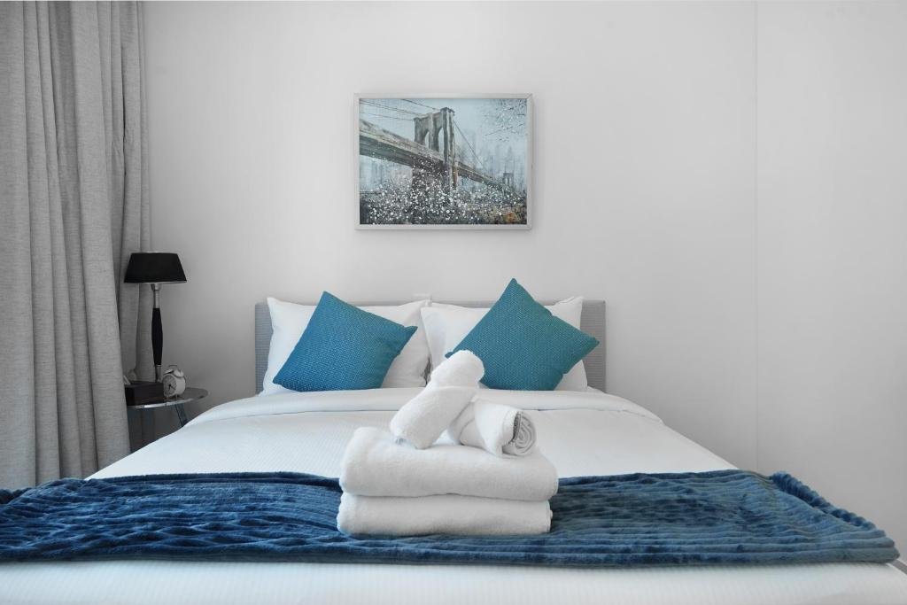 Дубай: Maison Privee - Beautiful Chic Apt w Full Marina Views Next to the Beach