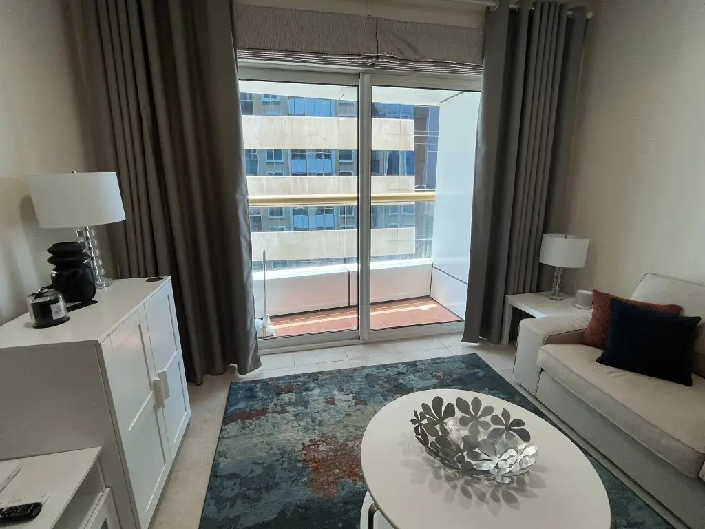 Дубай: Apartments Contemporary Fully Furnished in Dubai Marina