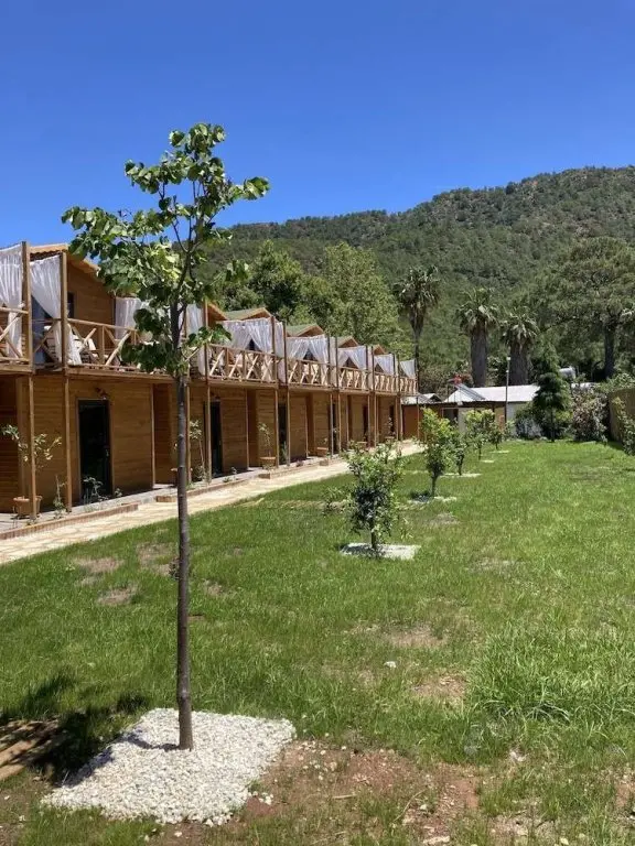 Адрасан: Fnm Luxury Bungalovs