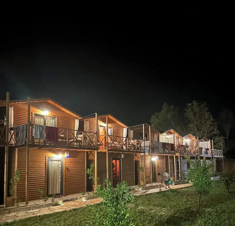 Адрасан: Fnm Luxury Bungalovs