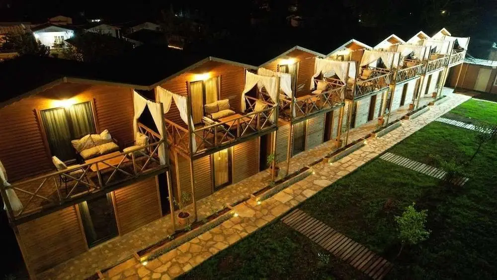 Адрасан: Fnm Luxury Bungalovs