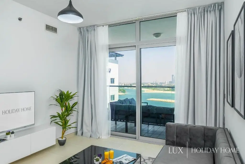 Дубай: LUX - Opulent Island Suite 6