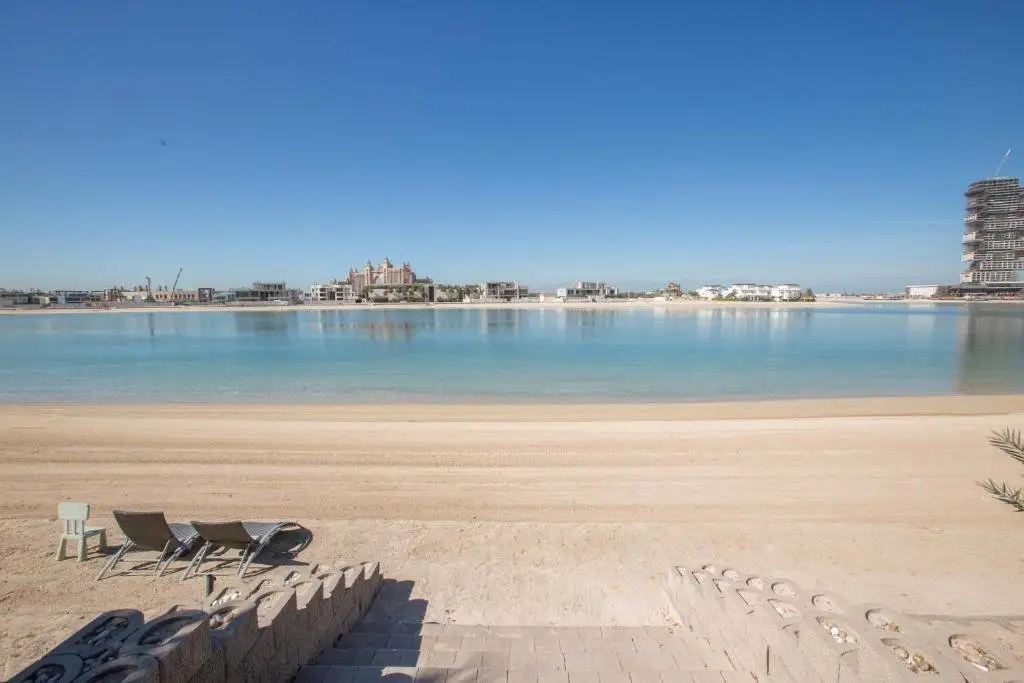 Дубай: Maison Privee - Prvt Pool & Beach Access in Luxury Palm Jumeirah 6BR Villa