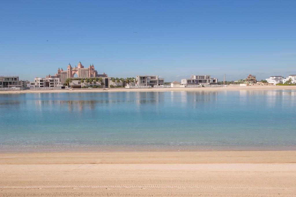 Дубай: Maison Privee - Prvt Pool & Beach Access in Luxury Palm Jumeirah 6BR Villa